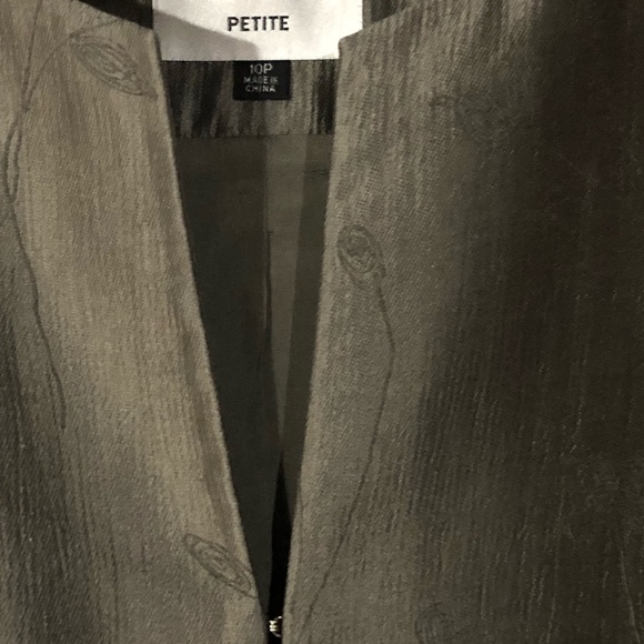 Albert Nipon Suit! - Picture 2 of 3